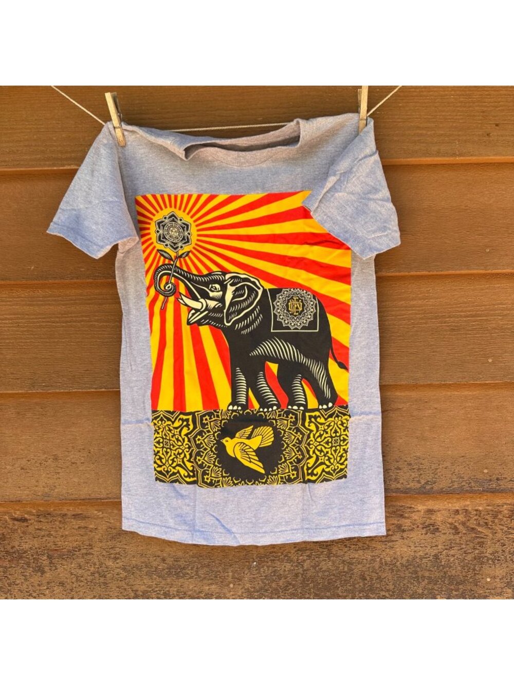 Obey Clothing Elephant Graphic T-Shirt Heather Gray Mens Small Red & Yellow Sunb